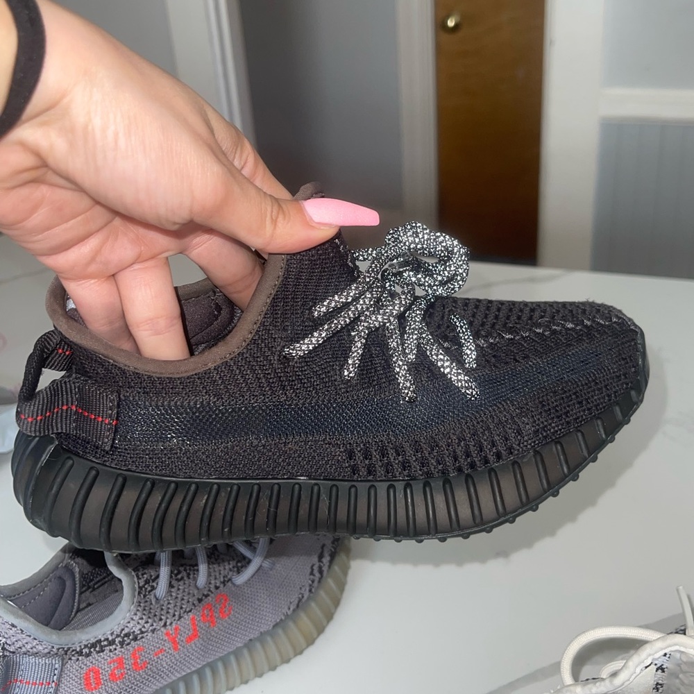 BLACK REFLECTIVE YEEZY 350 — SOLD‼️
